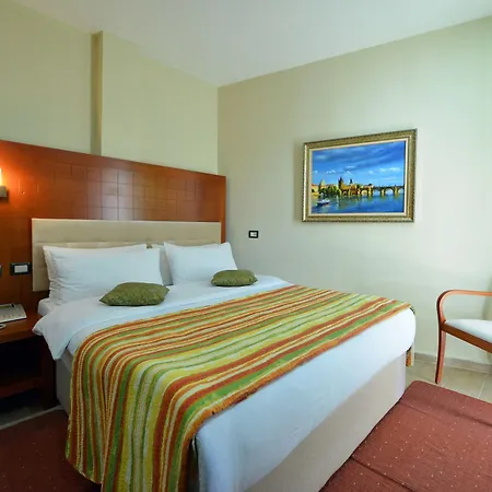 5 Hotel
