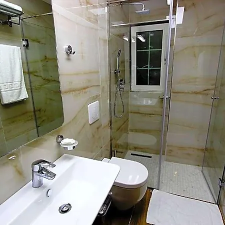 5 Hotel 3*
