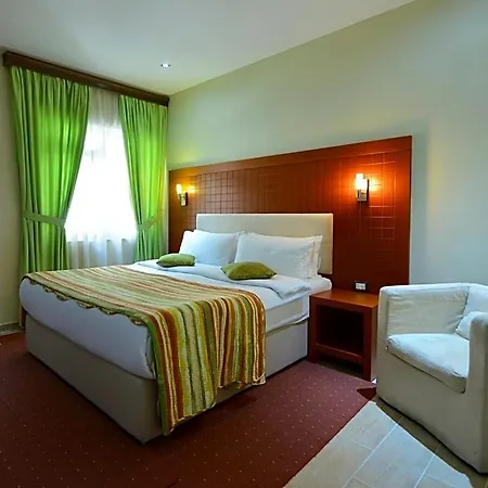5 Hotel 3*