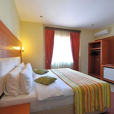 Hotel 5 Tirana